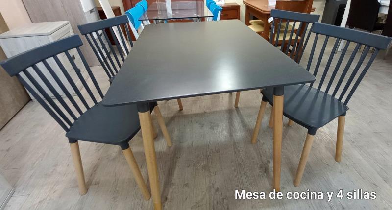 Mesa de Cocina y Cuatro Sillas en Color Wengué